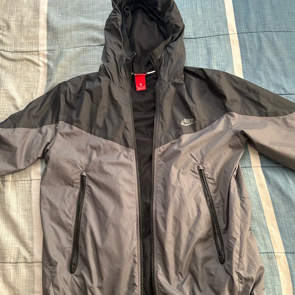 Nike Grey and Black Windrunner, Men’s Medium